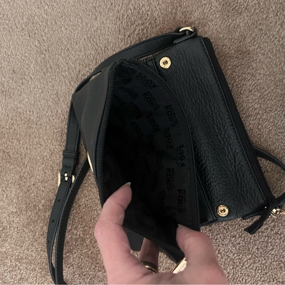 Michael Kors black cross bag brand new never used - Picture 5 of 5